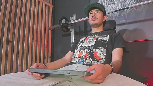 DimitriDeluxe online show from December 13, 2025, 7:53 pm