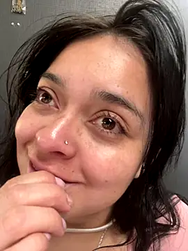 Emily Rivers  online show from November 12, 2025, 1:11 pm