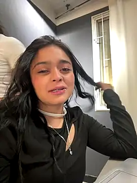 Emily Rivers  online show from November 13, 2025, 2:27 pm