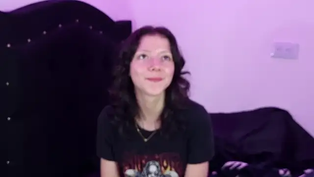 Snapshot of Lovers_cave chatting on September 20, 2025, 10:22 pm Lovers cave online show from September 20, 2025, 10:22 pm