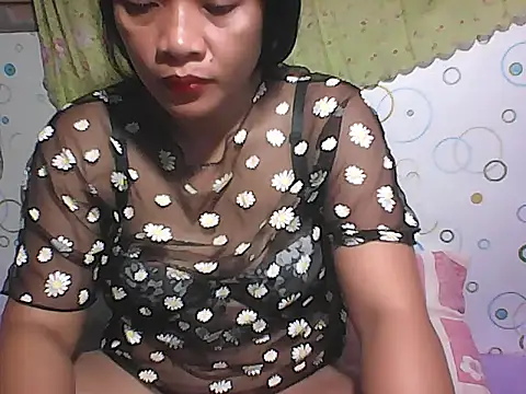 HottyElle online show from June 24, 2026, 2:38 pm