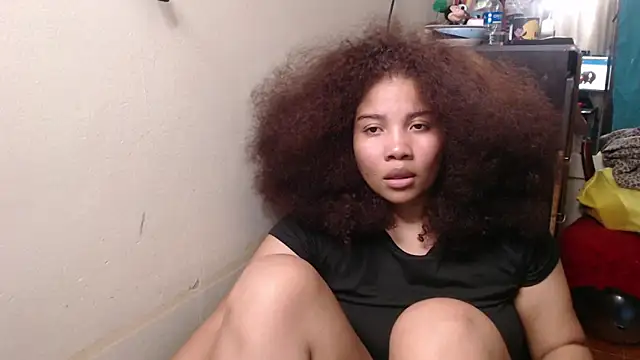 Snapshot of madelene chatting on April 21, 2026, 3:02 am madelene online show from April 21, 2026, 3:02 am