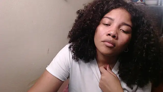 Snapshot of madelene chatting on April 23, 2026, 2:46 am madelene online show from April 23, 2026, 2:46 am