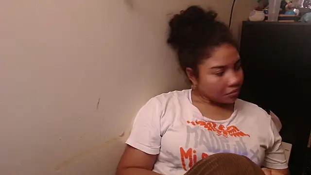 Snapshot of madelene chatting on April 26, 2026, 12:19 am madelene online show from April 26, 2026, 12:19 am