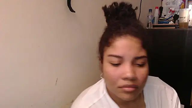 Snapshot of madelene chatting on May 2, 2026, 2:27 am madelene online show from May 2, 2026, 2:27 am
