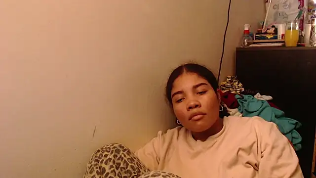 Snapshot of madelene chatting on May 4, 2026, 2:07 am madelene online show from May 4, 2026, 2:07 am