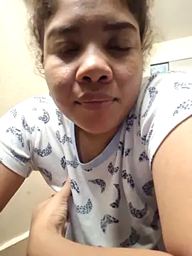Snapshot of madelene chatting on May 29, 2026, 5:44 pm madelene online show from May 29, 2026, 5:44 pm