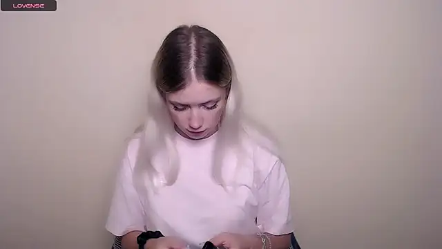 AliceHotty  online show from September 13, 2025, 6:13 am