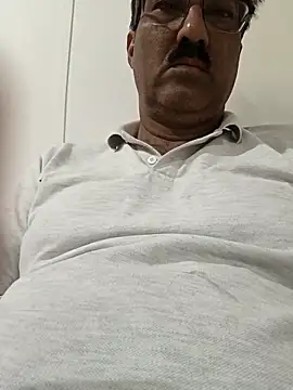 Snapshot of moonflower25 chatting on October 24, 2025, 6:43 am moonflower25 online show from October 24, 2025, 6:43 am