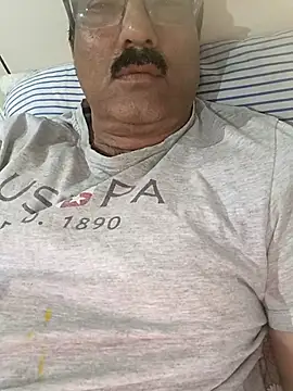 Snapshot of moonflower25 chatting on November 16, 2025, 6:13 pm moonflower25 online show from November 16, 2025, 6:13 pm