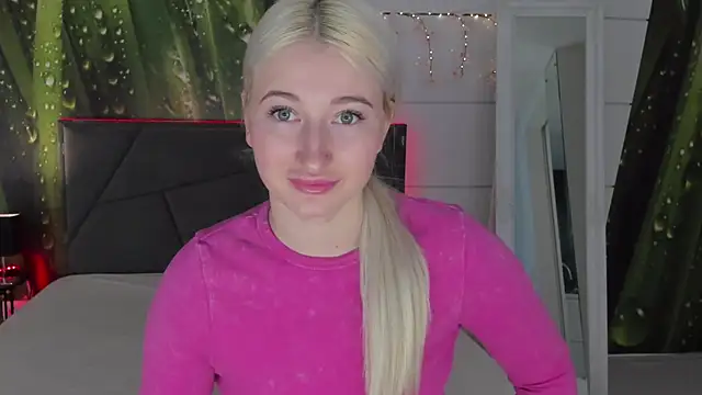 Snapshot of HollyTailors chatting on March 10, 2026, 6:29 am HollyTailors online show from March 10, 2026, 6:29 am