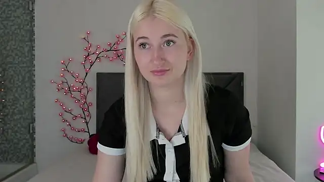 Snapshot of HollyTailors chatting on March 22, 2026, 1:25 pm HollyTailors online show from March 22, 2026, 1:25 pm