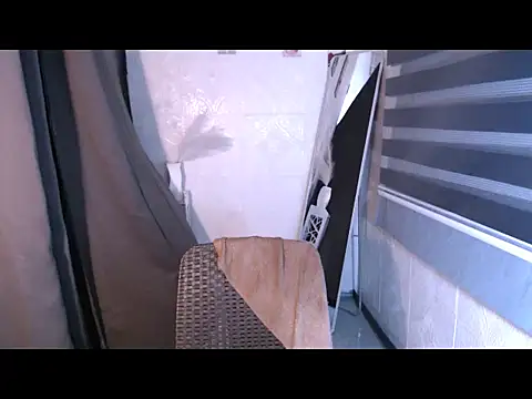 Snapshot of LauraSoHot chatting on November 8, 2025, 5:23 pm LauraSoHot online show from November 8, 2025, 5:23 pm