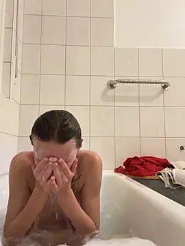 Emilia Mausi online show from October 7, 2025, 7:33 pm