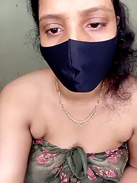 Rose-luckey online show from November 13, 2025, 7:46 pm