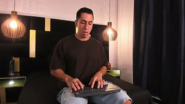 Lucio  Fox online show from April 12, 2026, 12:21 pm