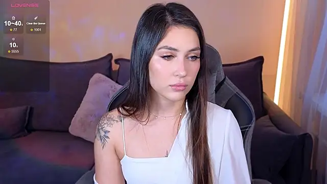 Snapshot of CarolineGuthrie chatting on October 2, 2025, 1:07 pm CarolineGuthrie online show from October 2, 2025, 1:07 pm