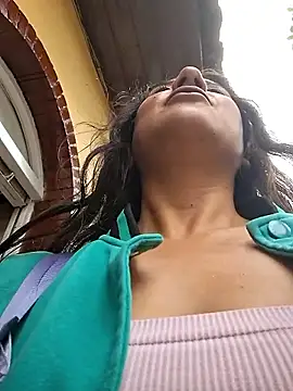 CAROLINE  07 online show from October 4, 2025, 5:22 pm