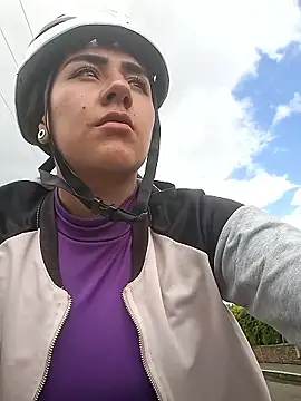 CAROLINE  07 online show from April 3, 2026, 7:01 pm