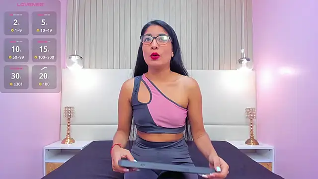 MelanyWayne  online show from February 3, 2026, 6:46 pm