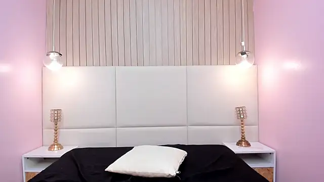 MelanyWayne  online show from April 11, 2026, 12:20 pm