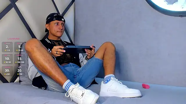  Leohot  online show from September 14, 2025, 3:27 am