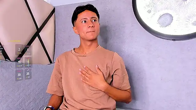  Leohot  online show from September 19, 2025, 3:30 am