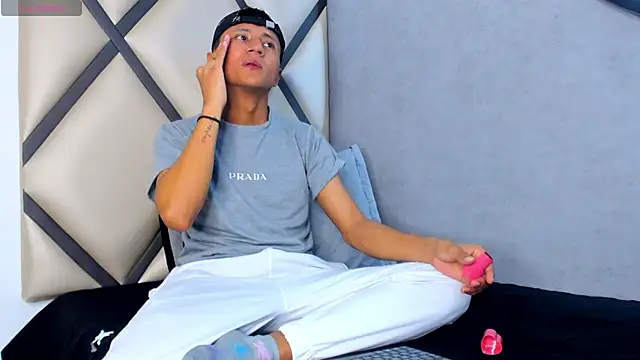  Leohot  online show from October 10, 2025, 3:38 am