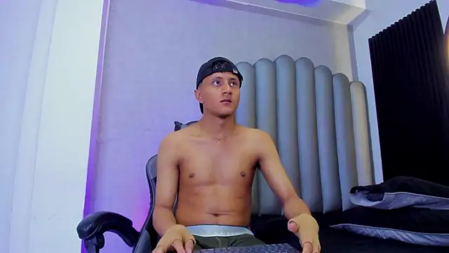  Leohot  online show from January 14, 2026, 3:45 am