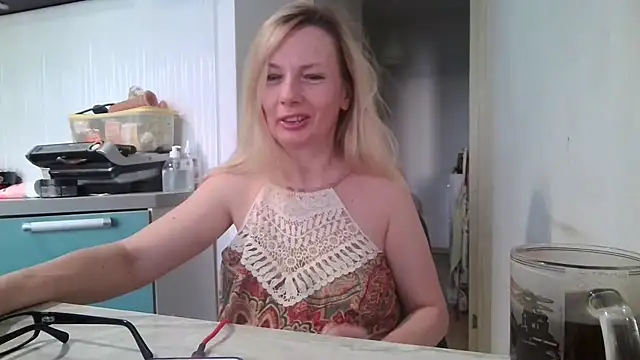 Sweetmurrr online show from June 26, 2026, 2:05 am