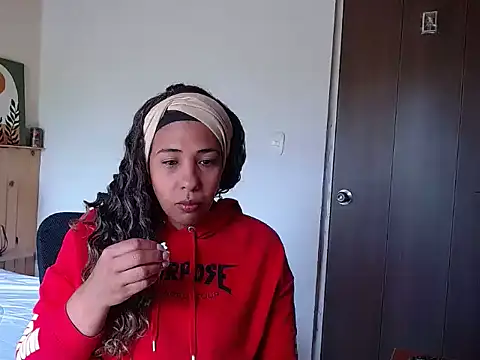 Snapshot of IVONNE_COLLINS33 chatting on September 23, 2025, 5:38 pm IVONNE COLLINS33 online show from September 23, 2025, 5:38 pm