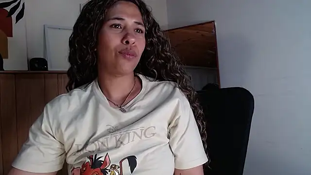 Snapshot of IVONNE_COLLINS33 chatting on October 23, 2025, 3:50 am IVONNE COLLINS33 online show from October 23, 2025, 3:50 am