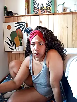 Snapshot of IVONNE_COLLINS33 chatting on October 28, 2025, 3:04 pm IVONNE COLLINS33 online show from October 28, 2025, 3:04 pm