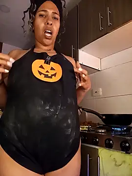 Snapshot of IVONNE_COLLINS33 chatting on October 30, 2025, 3:19 am IVONNE COLLINS33 online show from October 30, 2025, 3:19 am