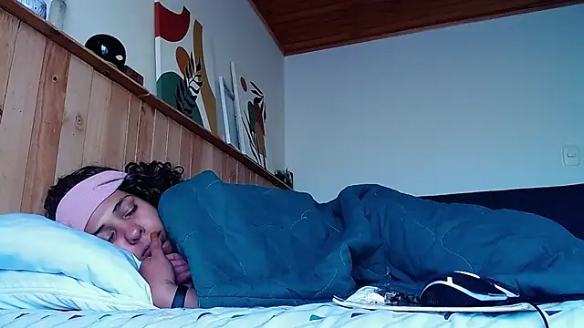 Snapshot of IVONNE_COLLINS33 chatting on November 8, 2025, 9:24 pm IVONNE COLLINS33 online show from November 8, 2025, 9:24 pm