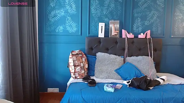 zohet kriss online show from April 25, 2026, 8:28 pm