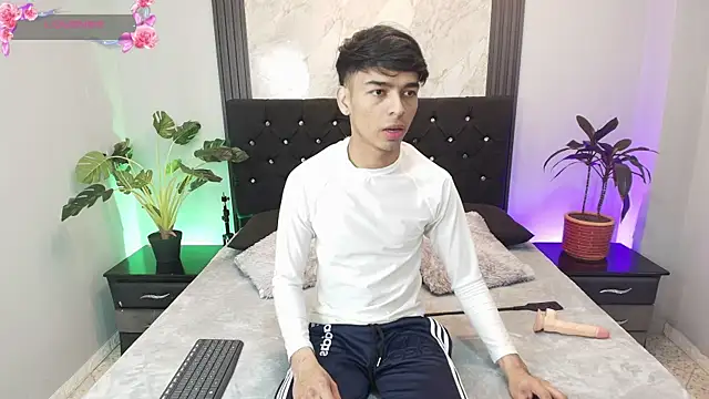 OnlyJos online show from November 4, 2025, 7:35 pm