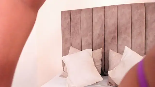 scarlett buunny online show from November 9, 2025, 4:00 am