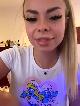 Snapshot of SerraVondeee chatting on October 5, 2025, 2:15 pm SerraVondeee online show from October 5, 2025, 2:15 pm