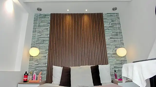 Snapshot of Miagomezx chatting on October 18, 2025, 9:59 pm Miagomezx online show from October 18, 2025, 9:59 pm