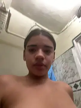 Snapshot of Miagomezx chatting on December 21, 2025, 9:33 pm Miagomezx online show from December 21, 2025, 9:33 pm