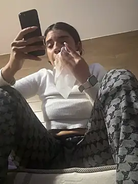 Snapshot of Miagomezx chatting on February 3, 2026, 2:53 am Miagomezx online show from February 3, 2026, 2:53 am