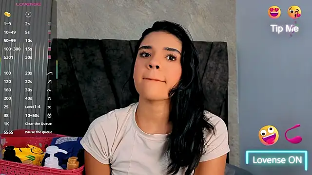 Snapshot of Miagomezx chatting on February 9, 2026, 8:35 pm Miagomezx online show from February 9, 2026, 8:35 pm