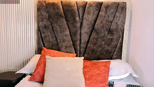 Snapshot of Miagomezx chatting on February 25, 2026, 9:02 pm Miagomezx online show from February 25, 2026, 9:02 pm