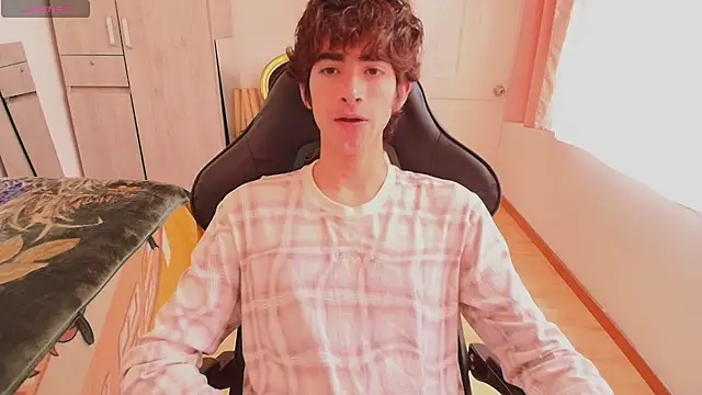 Nude Boy18 online show from September 11, 2025, 3:23 pm