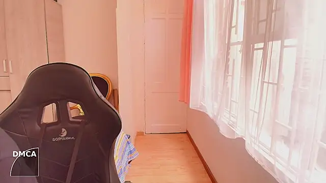 Nude Boy18 online show from October 5, 2025, 8:29 pm