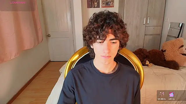 Nude Boy18 online show from November 22, 2025, 1:37 am