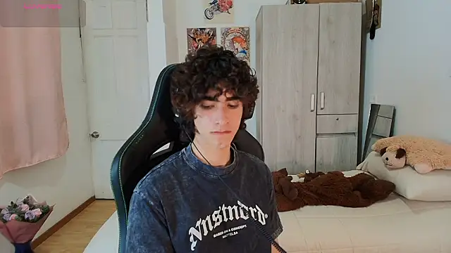 Nude Boy18 online show from February 6, 2026, 2:16 am