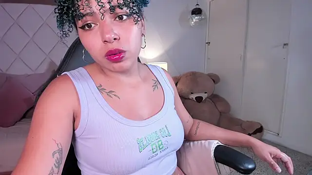 momo ayasse online show from November 10, 2025, 9:58 pm