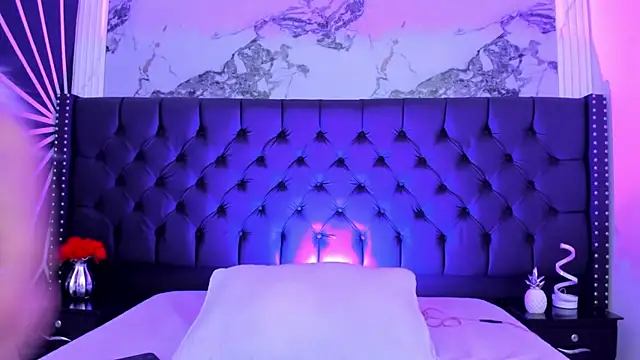 CarlySommers online show from April 9, 2026, 4:56 am